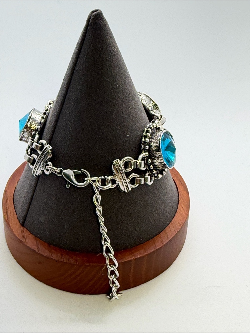 Blue Crystal Round Link Bracelet - Women Jewelry - Picture 3 of 8